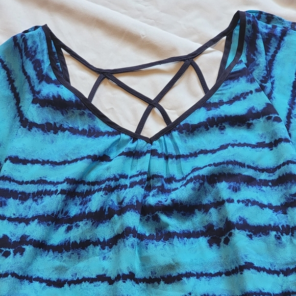 NWT EXPRESS stripe dyed criss cross back flutter sleeve silky blouse - Picture 6 of 10